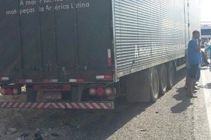 Carreta envolvida na colisão