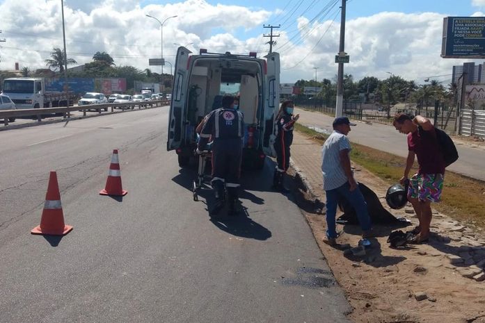 Colisão entre duas motocicletas deixa três pessoas feridas na Al-220 em Arapiraca