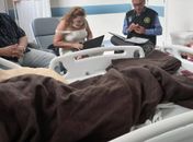 
Polícia ouve idosa de 73 anos que teve perna amputada por erro médico em Maceió