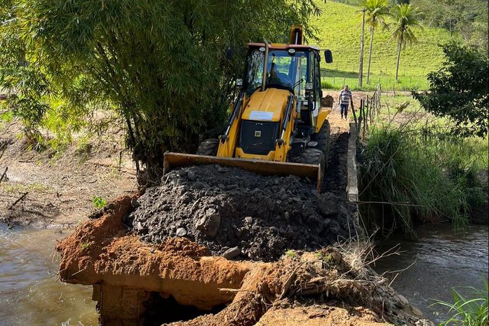 Prefeitura de Santana do Mundaú recupera mais uma ponte e trechos da zona rural