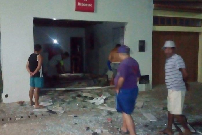 Vigilantes são levados como reféns por assaltantes de banco