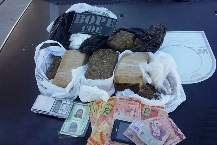 Material foi apreendido em residência de mulher, em Maceió