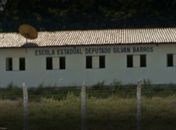 Nome da escola faz homenagem a uma pessoa viva e vai de encontro a Lei n º 6.454/77 que veta esse tipo de homenagem.
