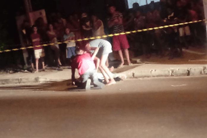Jovem foi morto a tiros no Conjunto Brivaldo Medeiros