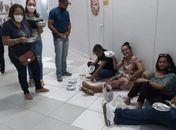 Professores da rede municipal estão há dois dias de campana, no Centro Administrativo em busca de um dialogo com Luciano Barbosa 