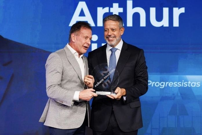 Arthur Lira é agraciado com a 1ª edição do Prêmio Valoriza Parlamento e figura entre os deputados mais influentes do Brasil em 2025