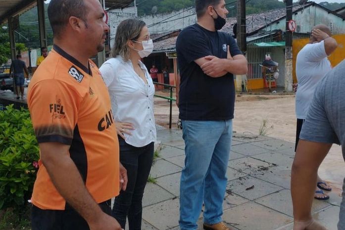 Vereadora Gaby Ronalsa acompanha atingidos pelas chuvas na capital