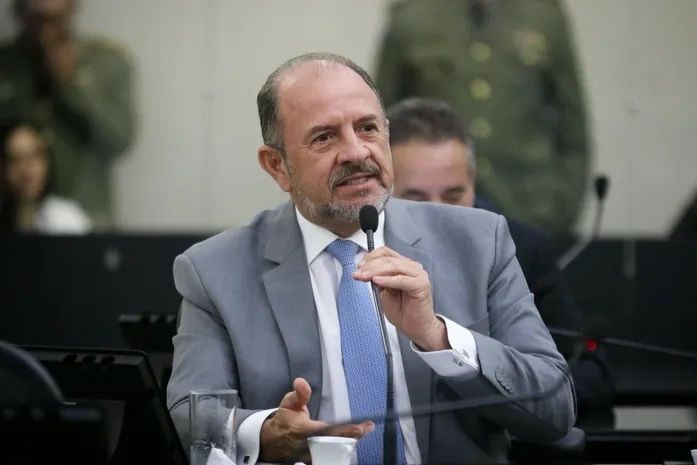 O deputado, o vereador, uma sessão de espancamento e sacolas de dinheiro