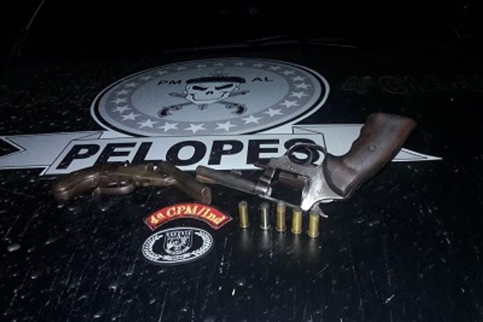 Com o grupo foram encontradas duas armas de fogo