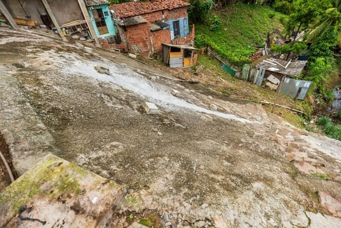 Obra pioneira de contenção definitiva de encosta elimina área de risco no Jacintinho
