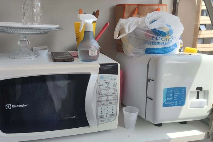 Clínica de estética é interditada na Ponta Verde: medicamentos misturados com alimentos e lixo contaminado