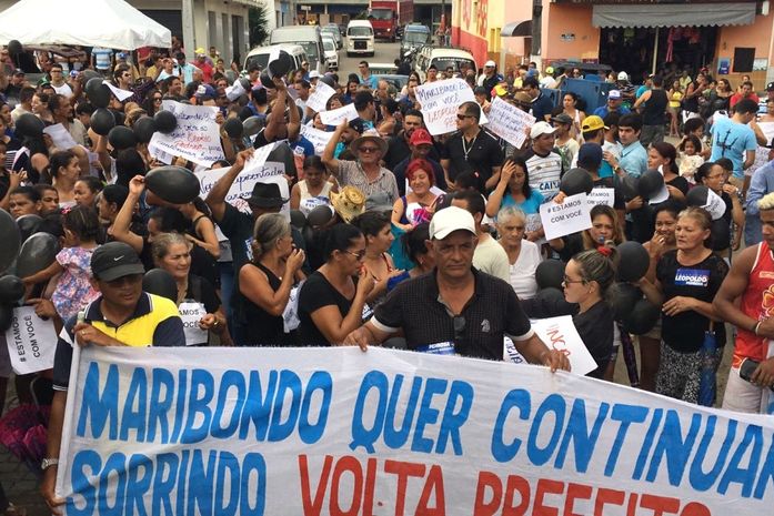 Moradores de Maribondo pedem a volta de prefeito preso