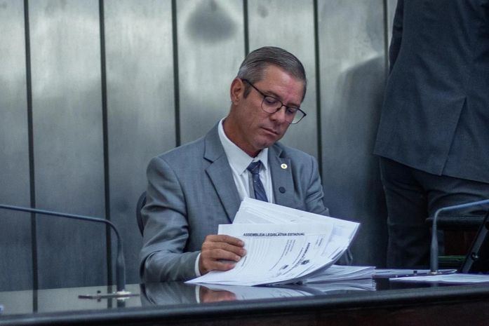 Cabo Bebeto assina habeas corpus em favor de Jair Bolsonaro junto a parlamentares de 14 estados