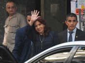 Cristina Kirchner é condenada a seis anos de prisão por corrupção