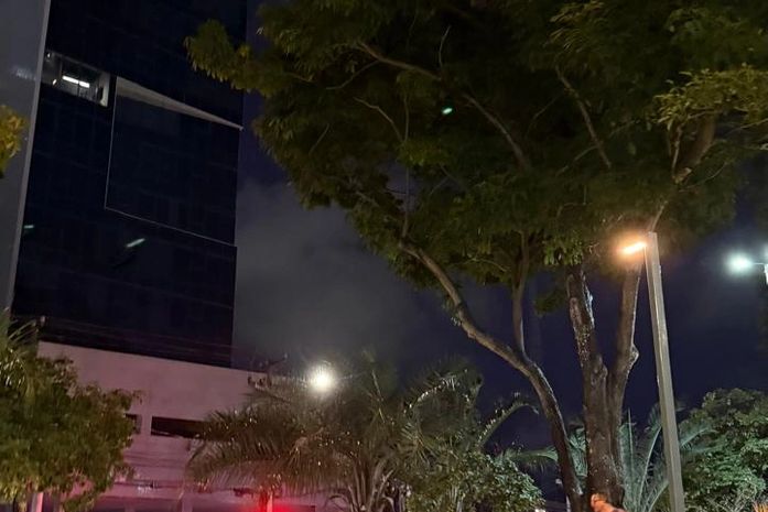 Princípio de incêndio é registrado em consultório odontológico, no 6º andar de prédio comercial, em Maceió