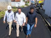 Prefeito Luciano acompanha serviços de recapeamento no bairro Cacimbas