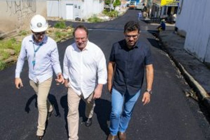 Prefeito Luciano acompanha serviços de recapeamento no bairro Cacimbas