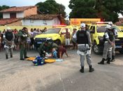 Durante manobra, motociclista fica ferido ao colidir na lateral de carro na AL-101 Sul 