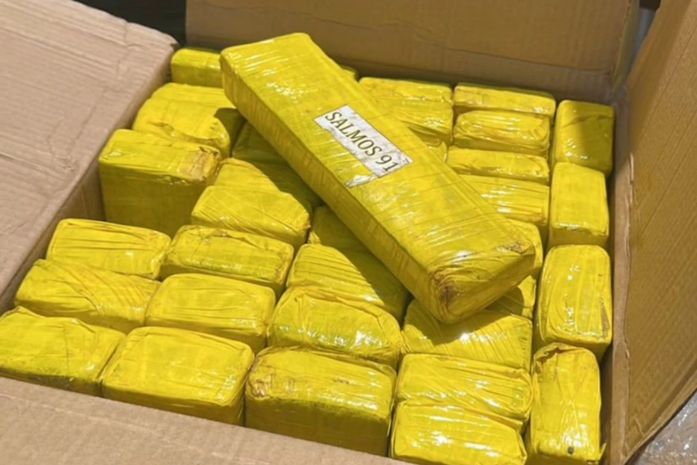 Polícia Militar apreende quase uma tonelada de drogas, no interior, em pacotes etiquetados com "Salmo 91"