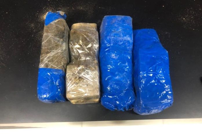 Ação conjunta prende mulher e apreende droga que iria para reeducando