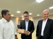 Prefeito Júlio Cezar faz convite oficial ao governador Paulo Dantas para Festival de Inverno
