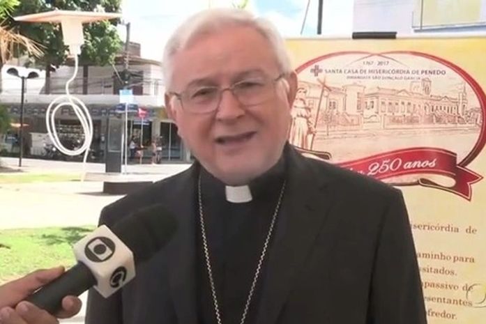 Dom Valério segue internado no Arthur Ramos e tem leve melhora