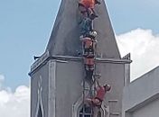 Após 17h, jovem é resgatado do topo da Igreja de Santo Antônio, em Arapiraca
