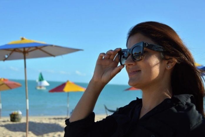 Natalia Volpini diz que só usa óculos de Sol com proteção contra raios UV