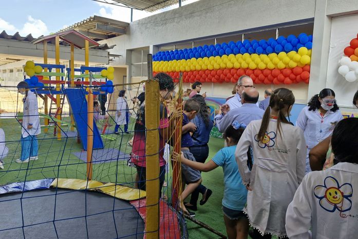 No dia do aniversário do SUS, empresa de engenharia entrega parque infantil no ambulatório do HUPAA-Ufal