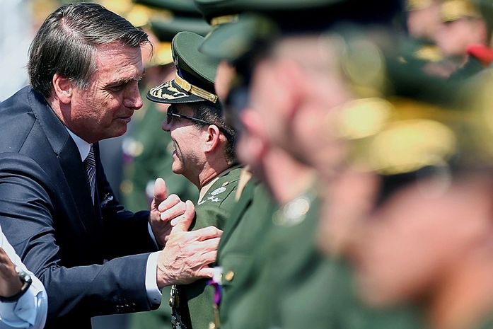 Bolsonaro e os militares