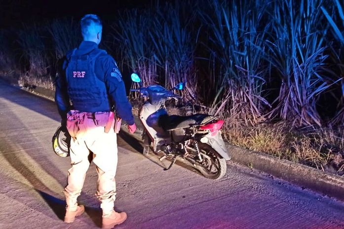Homem é flagrado trafegando em moto roubada e alega ter comprado veículo por aplicativo, em Rio Largo