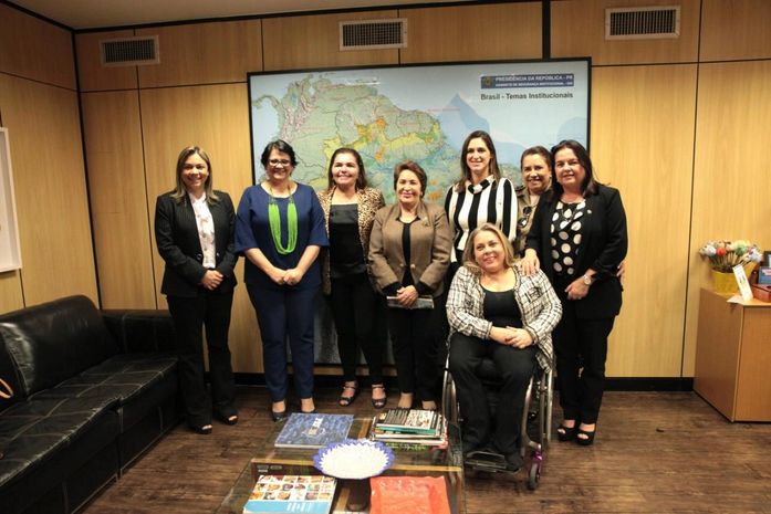 Deputadas se reúnem com ministra da mulher para pedir apoio a Casa da Mulher Alagoana