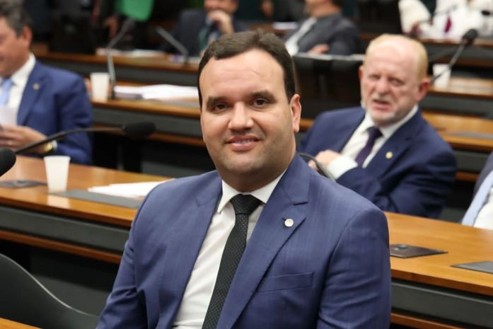 Deputado Luciano Amaral comemora aprovação do projeto do piso da Enfermagem