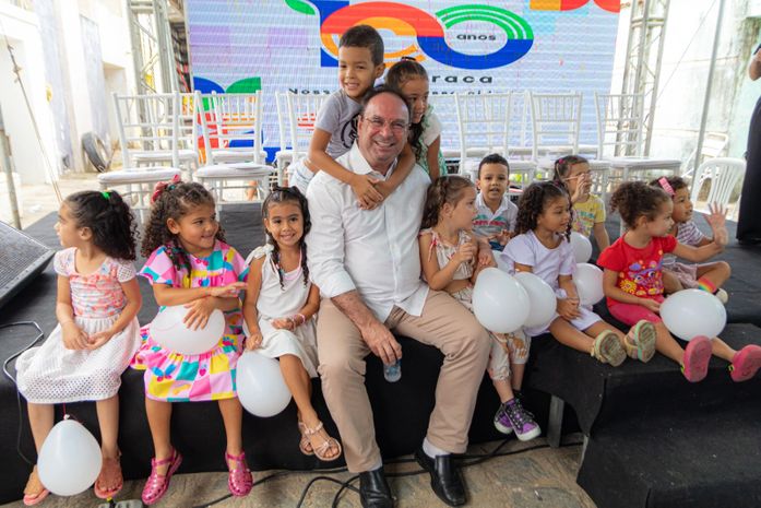 Prefeito Luciano entrega mais uma creche e homenageia professora em Arapiraca