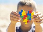 Negativas de planos de saúde podem comprometer tratamento de crianças com autismo

