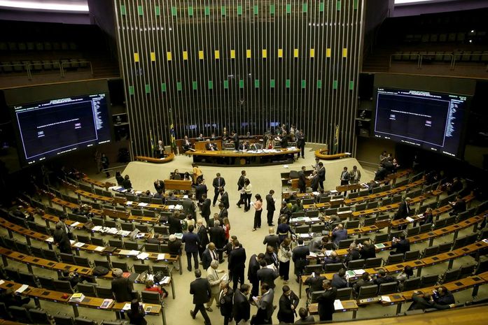 A expectativa é que pelo menos 410 deputados se candidatem à reeleição