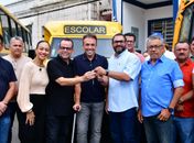 Prefeito de Major Izidoro, Theobaldo Cintra entrega novos veículos e máquinas ao município