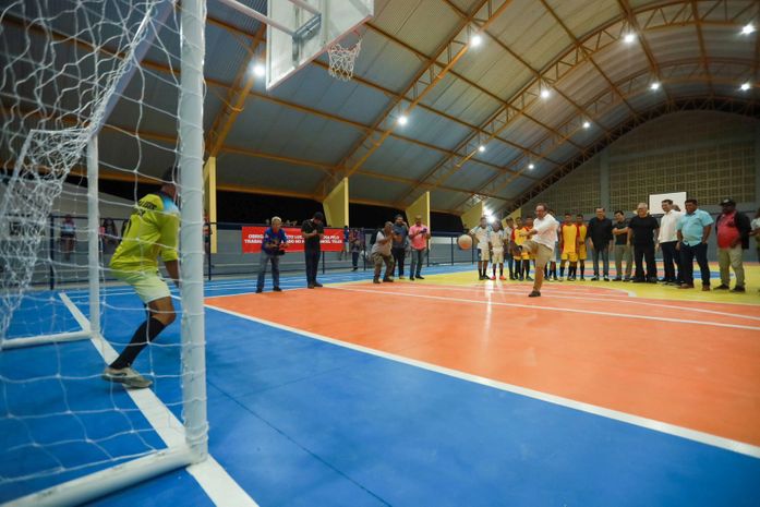 Prefeito Luciano entrega ginásio poliesportivo e anuncia mais obras no Manoel Teles 