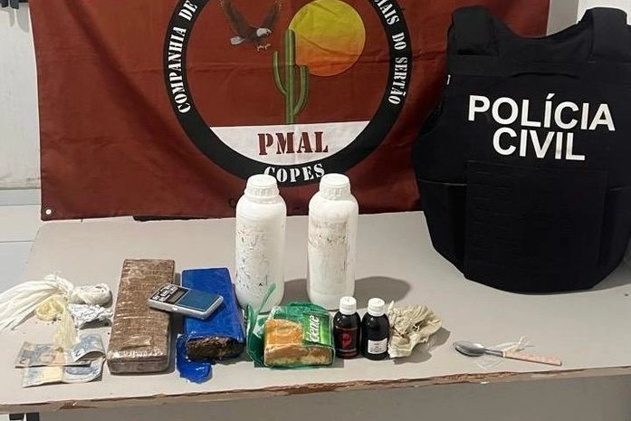 Denúncia leva polícia a apreender 2 kg de drogas e prender dois no Sertão de AL