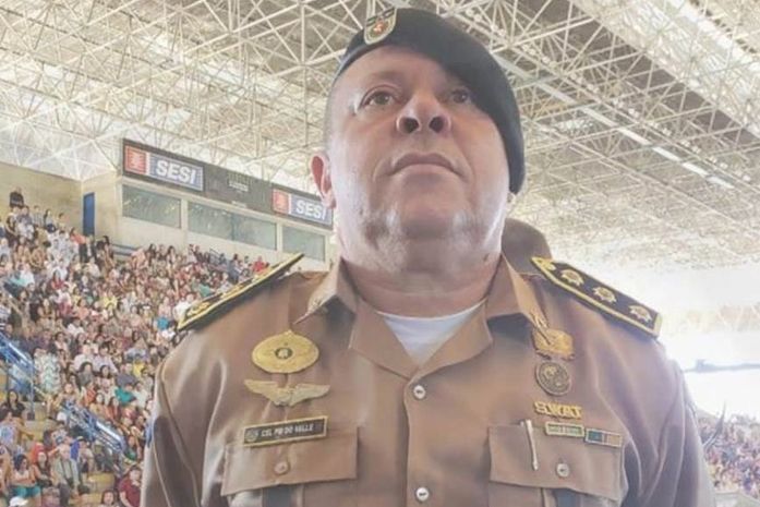 Coronel vem recebendo incentivo de amigos. Ele tem 51 anos de idade e é natural de Pernambuco, nasceu no Recife