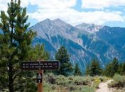 Perdido ao escalar montanha, alpinista não atende ligações do resgate 'porque número era desconhecido'