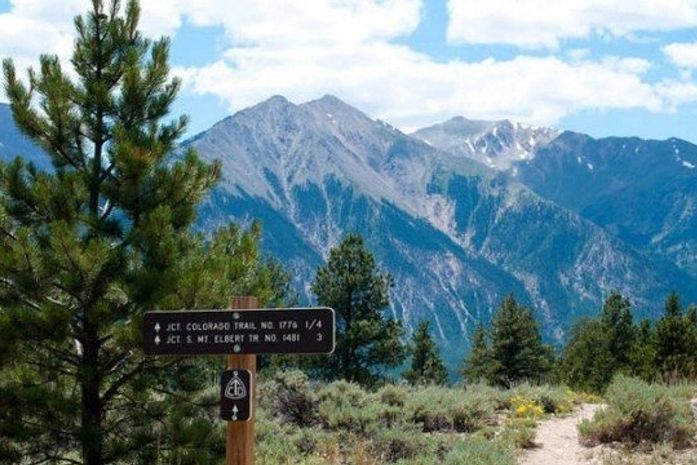 Perdido ao escalar montanha, alpinista não atende ligações do resgate 'porque número era desconhecido'