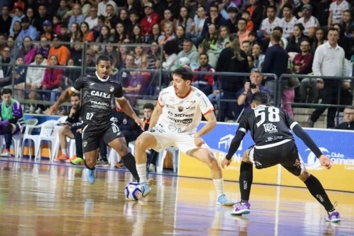 Traipu enfrenta Passo Fundo na decisão para a final do Brasileiro de Futsal nesta segunda, em Arapiraca