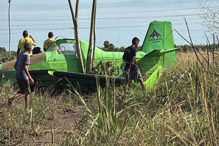 Avião agrícola faz pouso de emergência e piloto é socorrido em Pilar