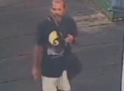 PCAL divulga imagens de suspeito de invadir casas e apartamentos, na Jatiúca; veja vídeo