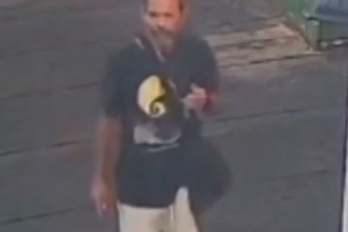 PCAL divulga imagens de suspeito de invadir casas e apartamentos, na Jatiúca; veja vídeo