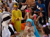 Alunos do Gigantinhos participam de espetáculo natalino que combina canções e representação teatral
