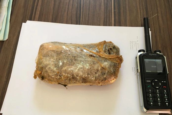 Mulher tenta entrar com drogas escondida dentro de marmita no Cadeião