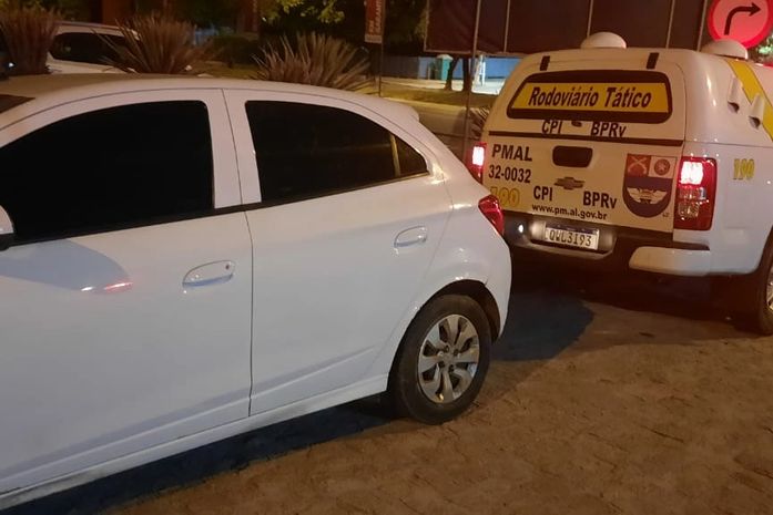 Presos acusados de anunciar e vender carros roubados pela internet 