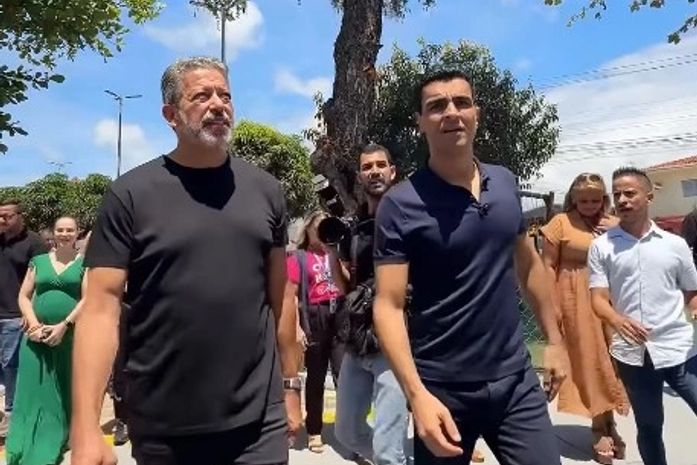 Acordo pode levar mãe e irmão de JHC às suplências de Arthur e Alfredo